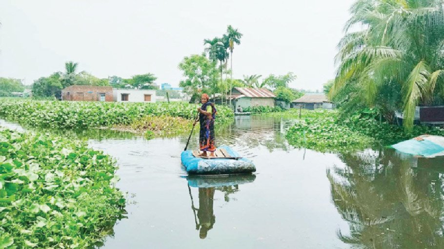 Incessant rain submerges low-lying areas in Satkhira