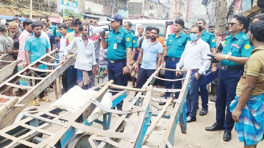 DMP conducts mobile court  drives in Mitford, Babubazar 