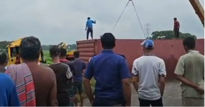 Overturned container trailer on Cumilla-Sylhet Highway triggers 15-km jam