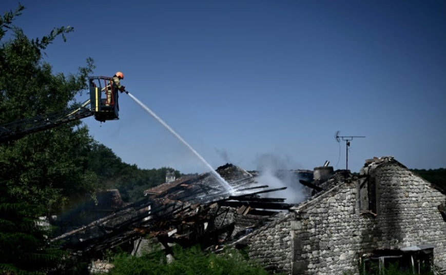 Three people die in French holiday home fire