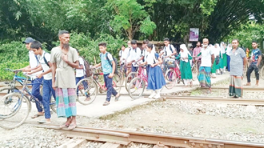 Level crossings turn into   death trap in Chuadanga 