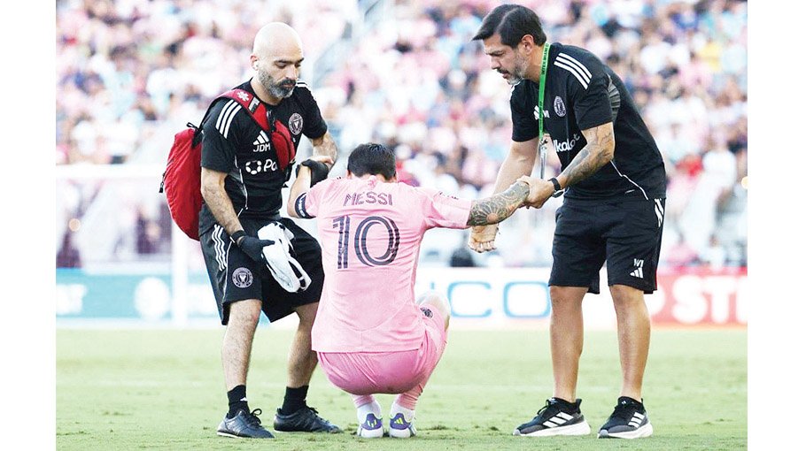 Messi out indefinitely with ‘minor muscle injury’