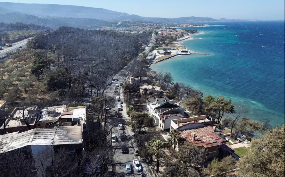 Turkey battles wildfire in northwest for second day after evacuations
