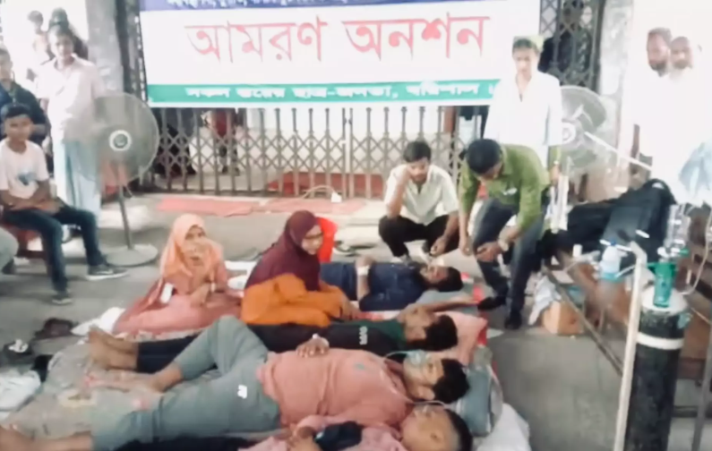 Highway blockade in Barishal demanding health sector reform enters day 7