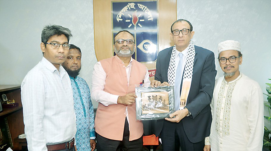 Palestinian envoy calls on DU VC
