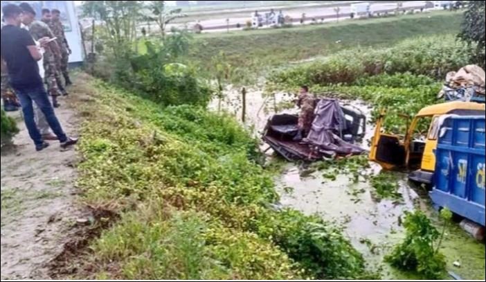 Truck hits Army vehicle in Rajshahi, 10 injured