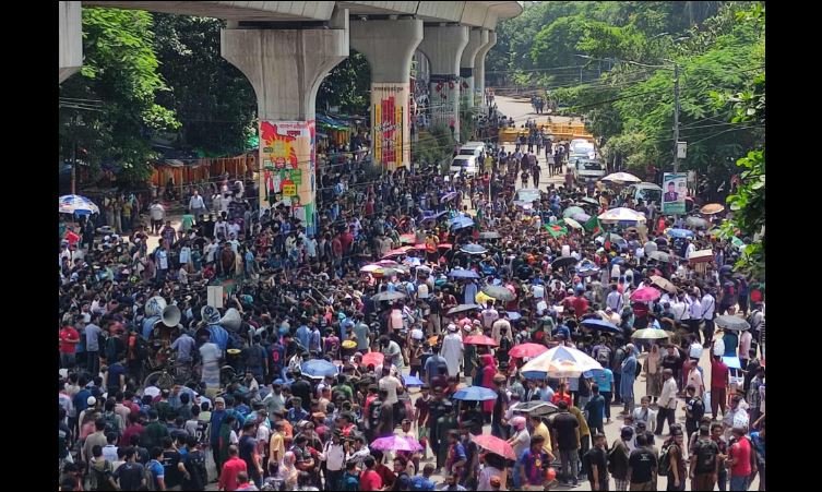 Police use tear gas, sound grenades, water cannon as engineering students march towards Jamuna