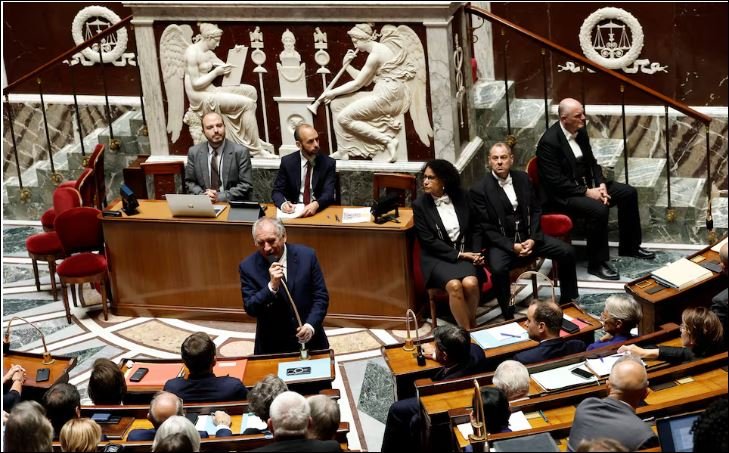 France in fresh political crisis after MPs oust prime minister