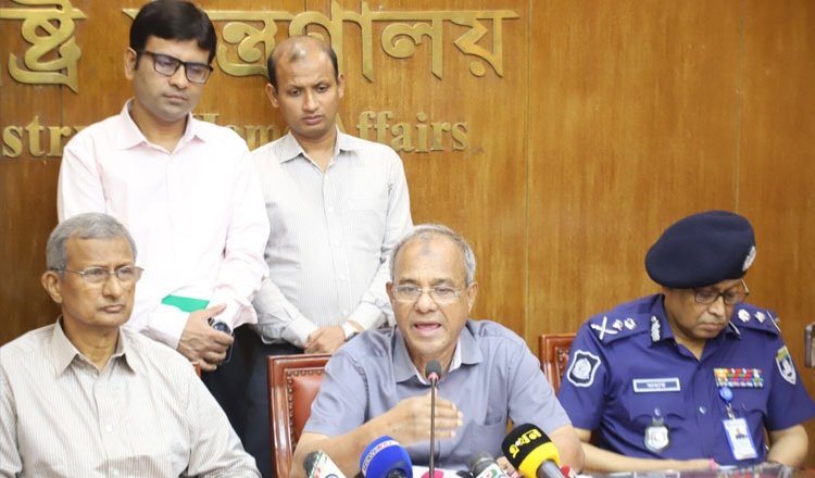 4 Lakh Security Personnel Deployed for Durga Puja: Home Adviser