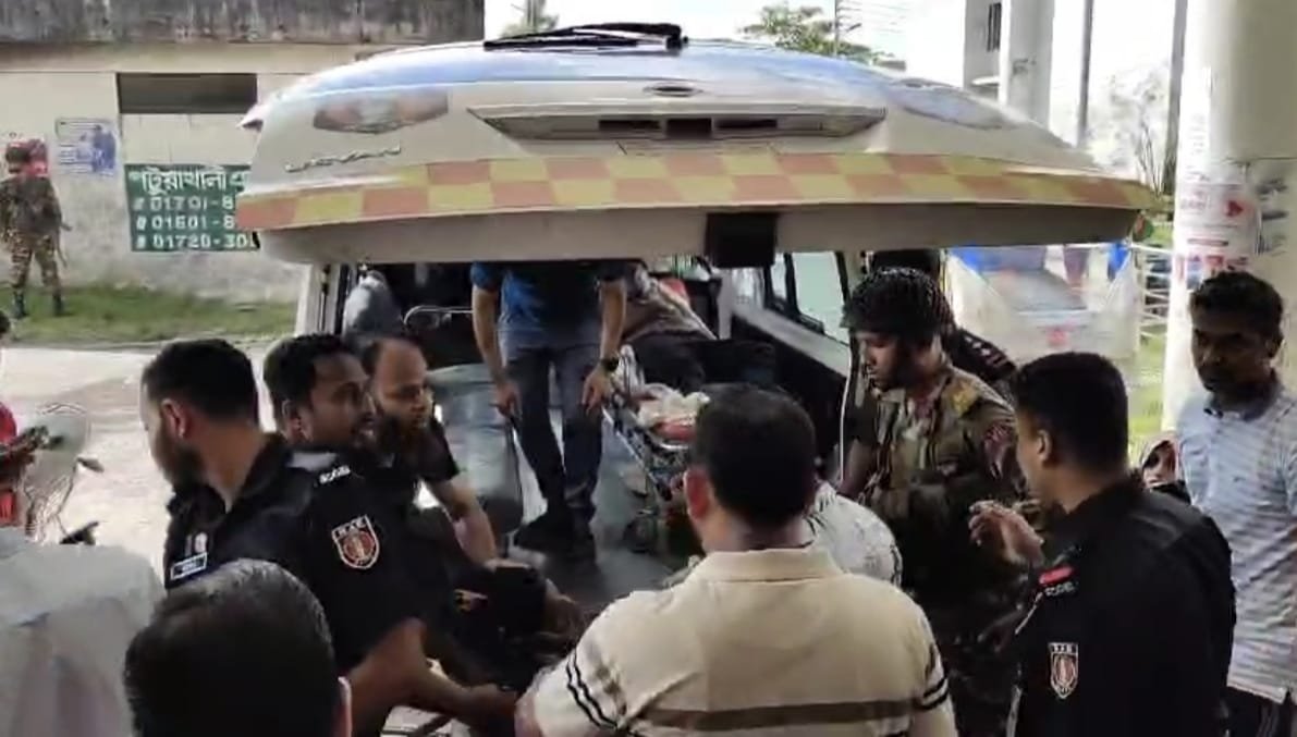 3 killed in collision between RAB vehicle, bus in Patuakhali