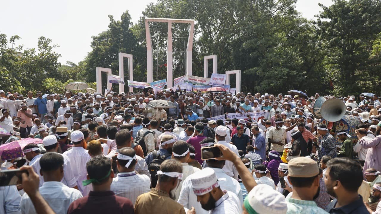 MPO teachers' protest continued for day 9, several fall ill during hunger strike