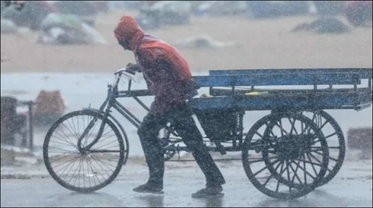 India evacuates tens of thousands as Cyclone Montha intensifies