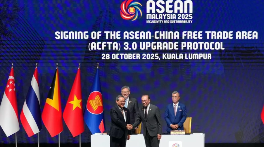 China signs expanded ASEAN trade pact, calls itself an alternative to US protectionism