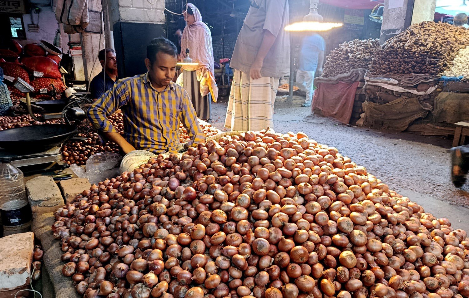Onion prices skyroket overnight in Bogura