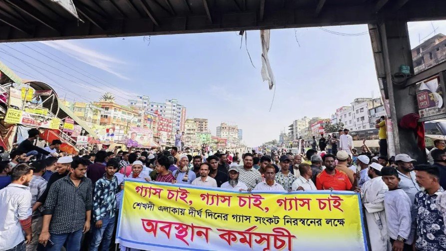 Gas crisis triggers protests in city