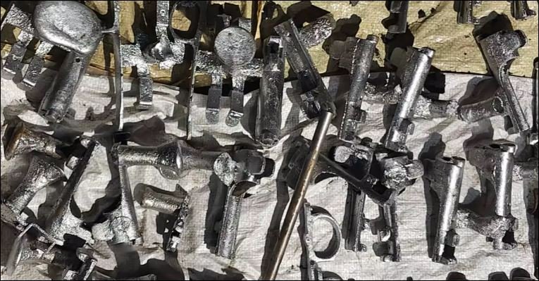 Arms manufacturing den busted in Khulna, 3 held