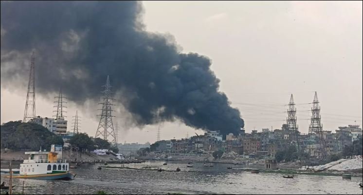 Lalbagh plastic factory catches fire; 6 units of firefighters working