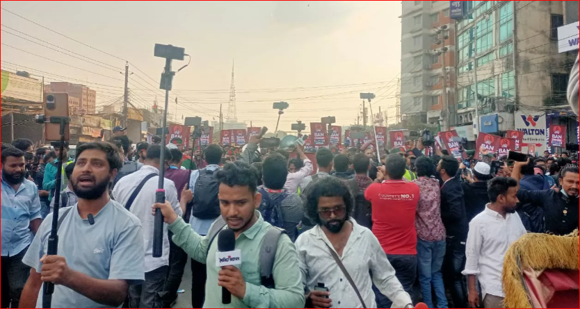 Traffic resumes on Rampura-Natun Bazar road after 2-hour blockade