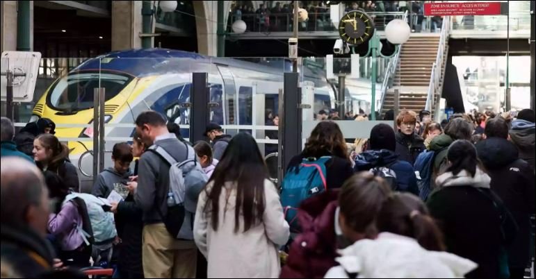 Channel Tunnel power fault fixed, but travel delays continue
