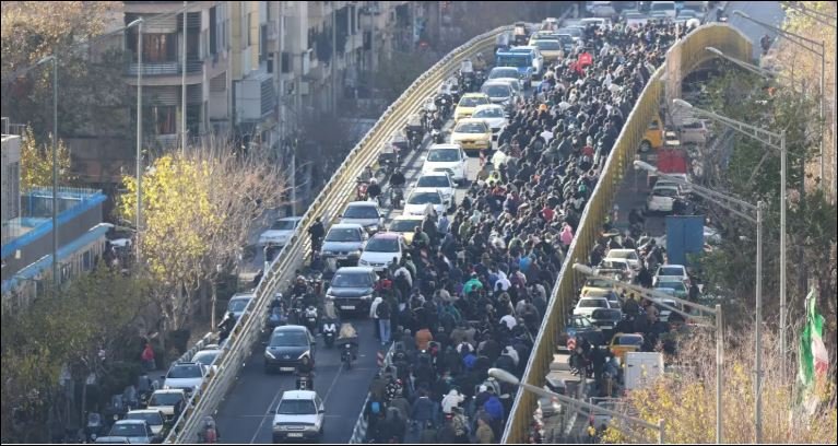 Iran protests widen amid economic crisis