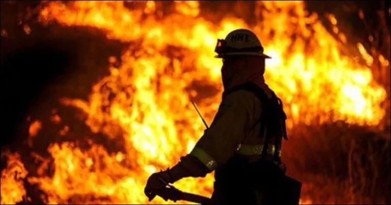  Massive fire breakes out at Gazipur jhut-warehouse