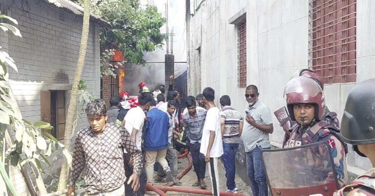 Jhut warehouse gutted in Gazipur fire
