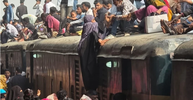 Dhaka sees rush as election holidays trigger mass departure, fares double