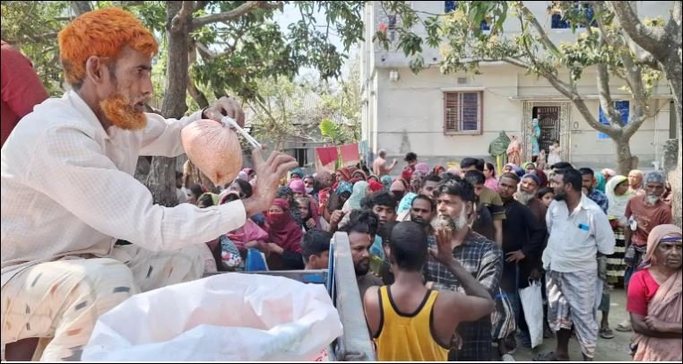 Long queues, limited supplies mark TCB sales in Naogaon during Ramadan