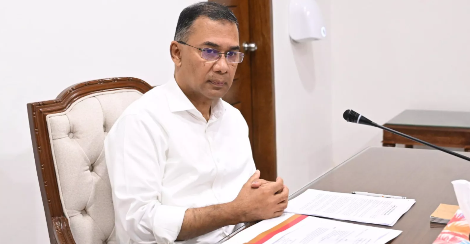 PM urges frugal electricity use after switching off half the lights at office