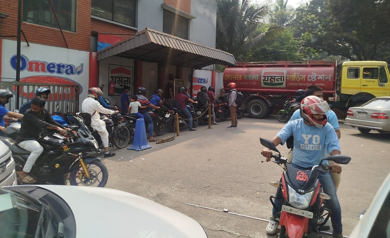 Dhaka drivers scramble for petrol, diesel amid Middle East crisis