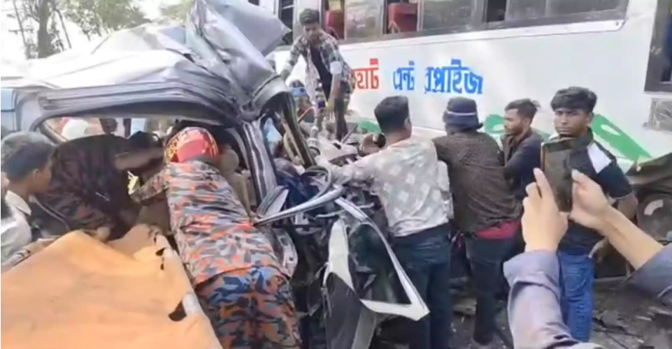 Bus–microbus collision leaves 2 dead on Dhaka–Barishal highway