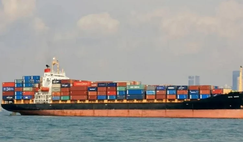 15 ships carrying LNG, fuel arrive at Ctg port