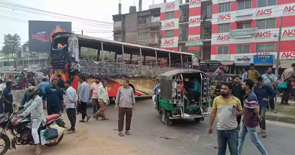3 buses torched in Jhenaidah over killing youth at Jhenaidah filling station