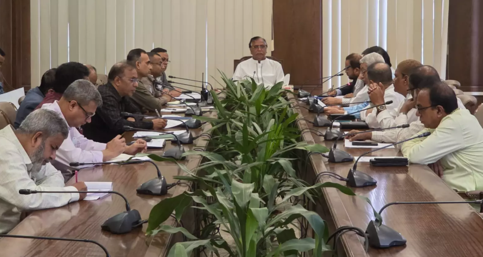 DSCC takes steps to ease Eid travel, remove illegal counters near Sayedabad terminal