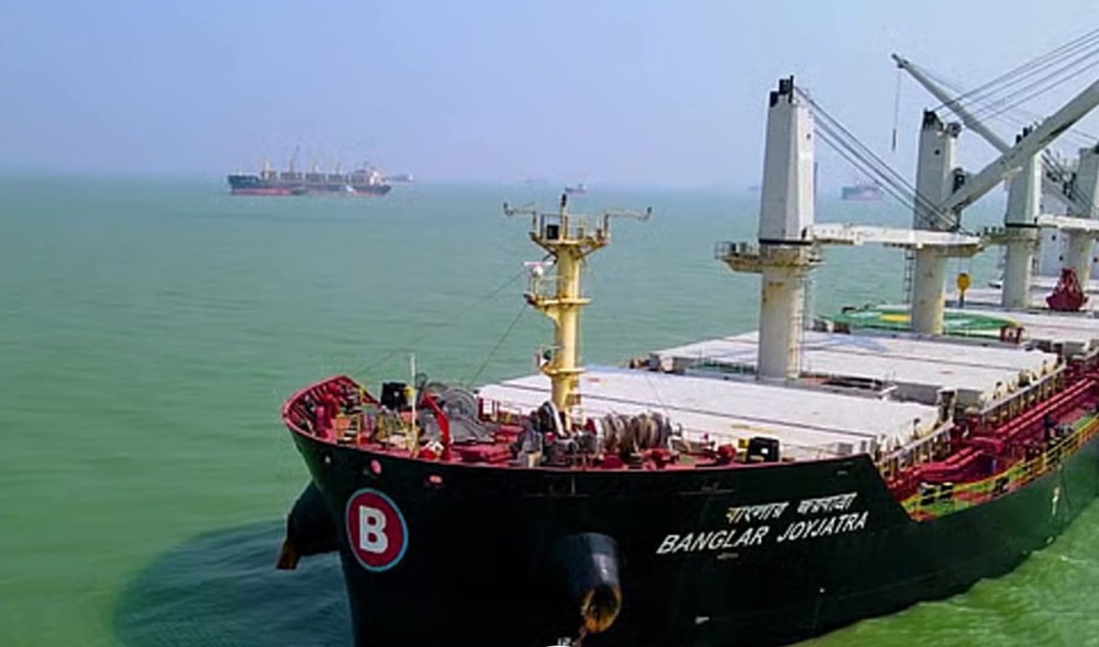 Bangladeshi vessel ‘MV Banglar Joyjatra’ returns from hormuz strait amid missile threat
