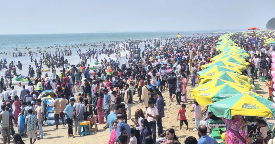 Eid holidays draw record crowds to Cox’s Bazar