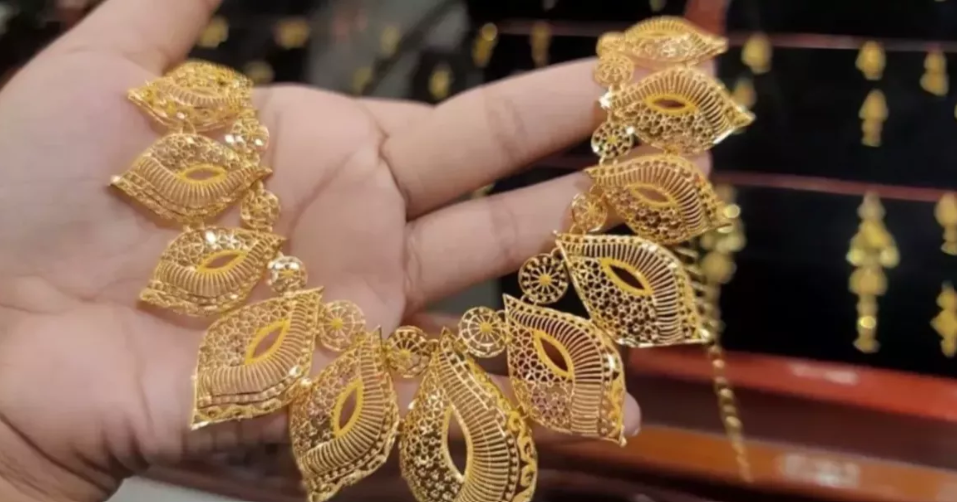 Gold prices rise by Tk 2,157 per bhori Gold after seven straight cuts