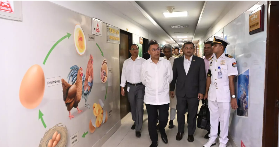 PM makes surprise visits to ministries at Secretariat