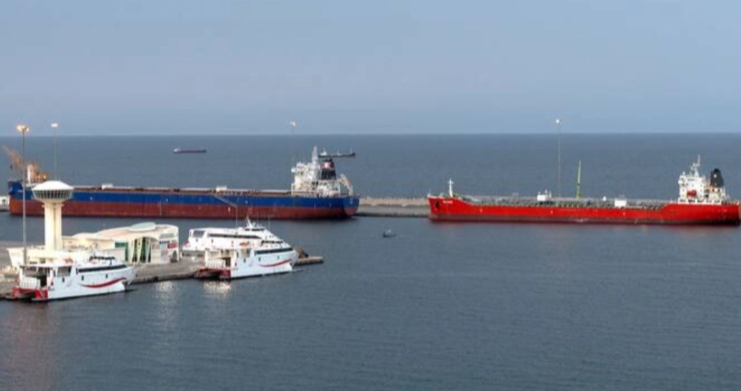 Iran warns of regional port threats as US plans blockade