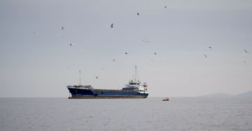 Pakistan urges US to end Iran port blockade, release seized ship