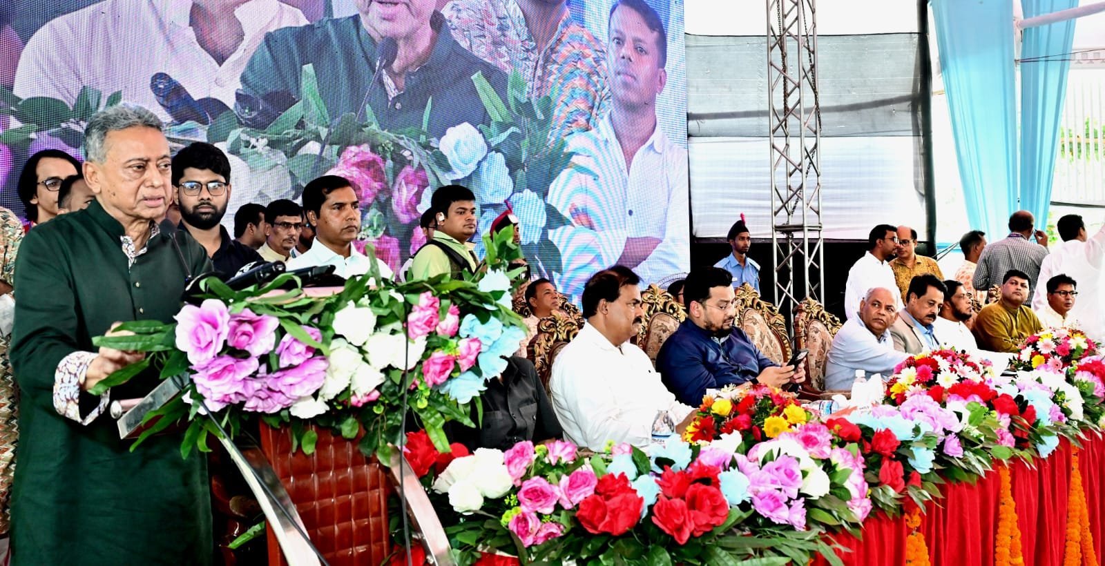 CU must rise to world-class status with joint efforts, says Amir Khasru