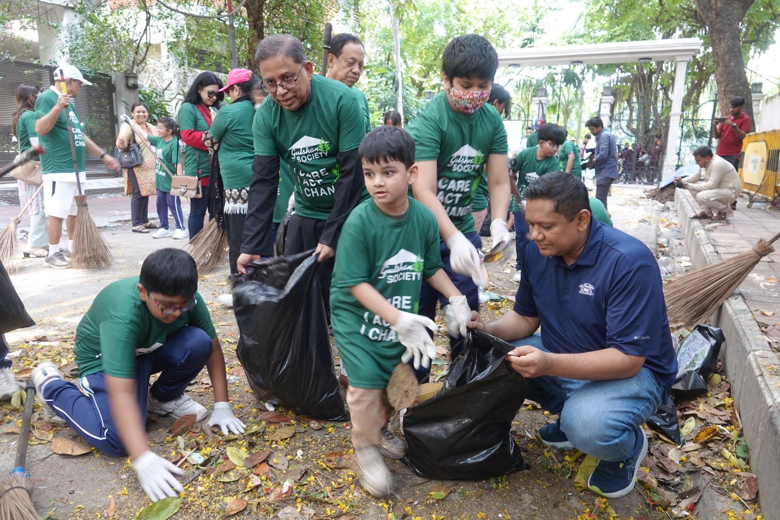 Kids lead Gulshan Society’s clean-up drive
