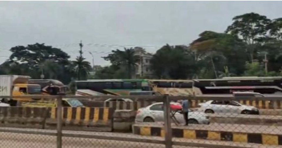Eid rush swells traffic on Dhaka-Chattogram highway