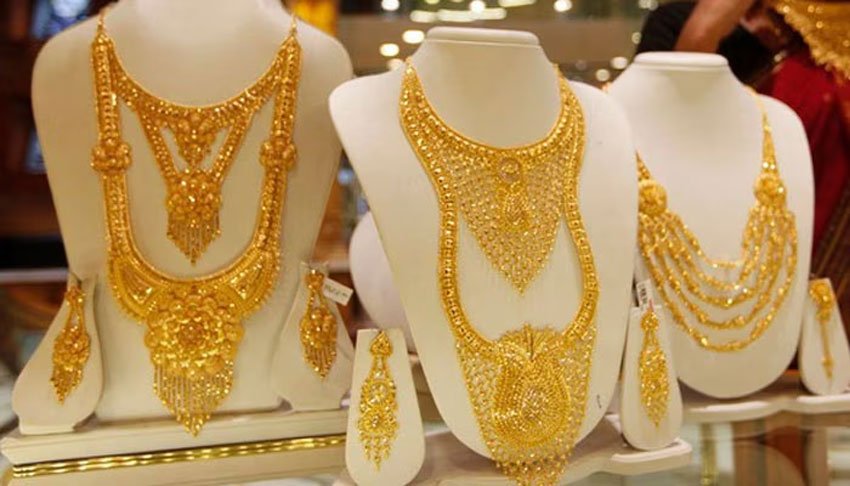 Gold prices drop by Tk 15,000 in three phases