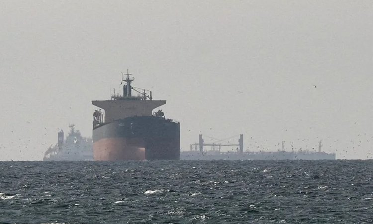 Oil prices down more than 4% after US-Iran deal to open Hormuz