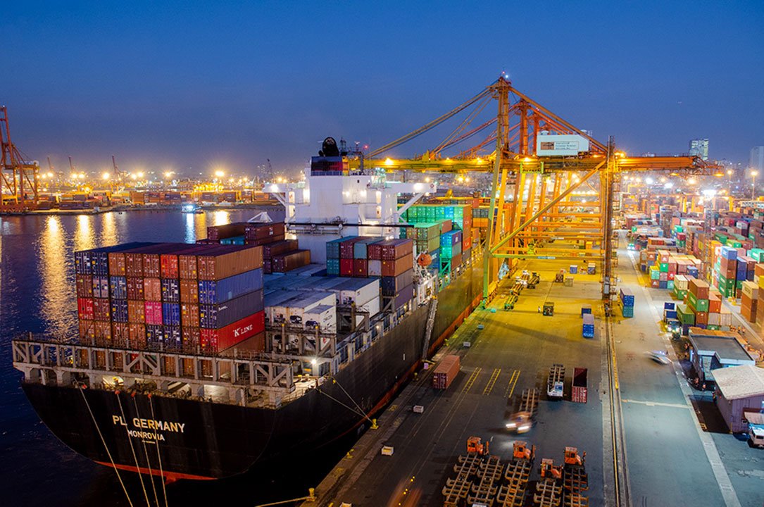 April Imports hit 3.5-year high, raising economic optimism