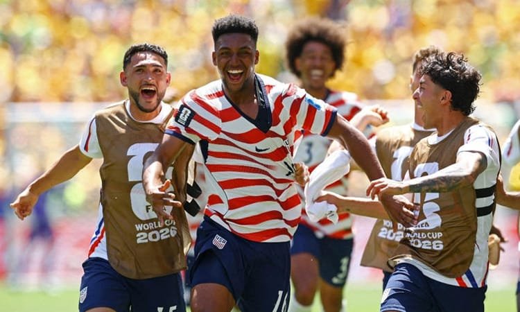  USA beat Australia 2-0 to reach World Cup knockouts