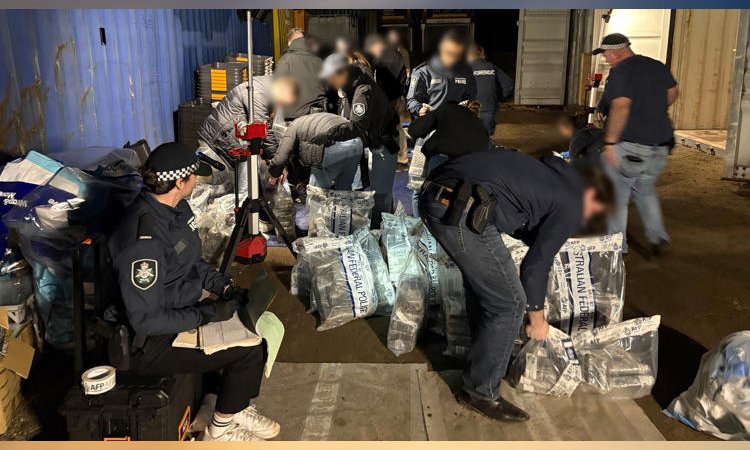 Australian police seize record 2.7 tonnes of cocaine