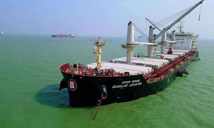 MV Banglar Joyjatra crosses Strait of Hormuz