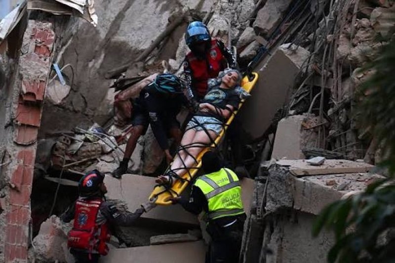 Venezuela twin quakes kill at least 32, injure over 700